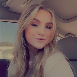 Meet your Posher, Emilee